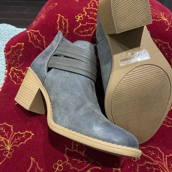 Qupid Gray Bootie size 6 women - Picture 4 of 9
